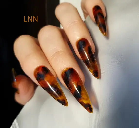 Amber resin nails with vintage elements by nailbeautyguide