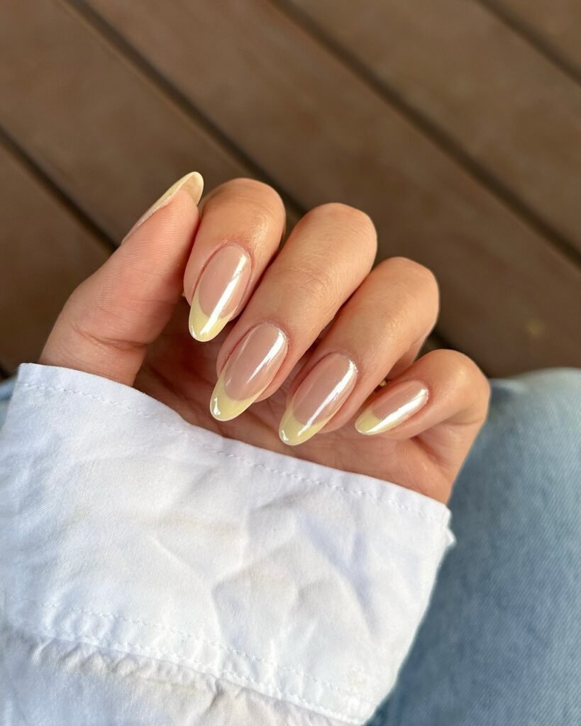 Classic French manicure with yellow tips instead of white by heluviee