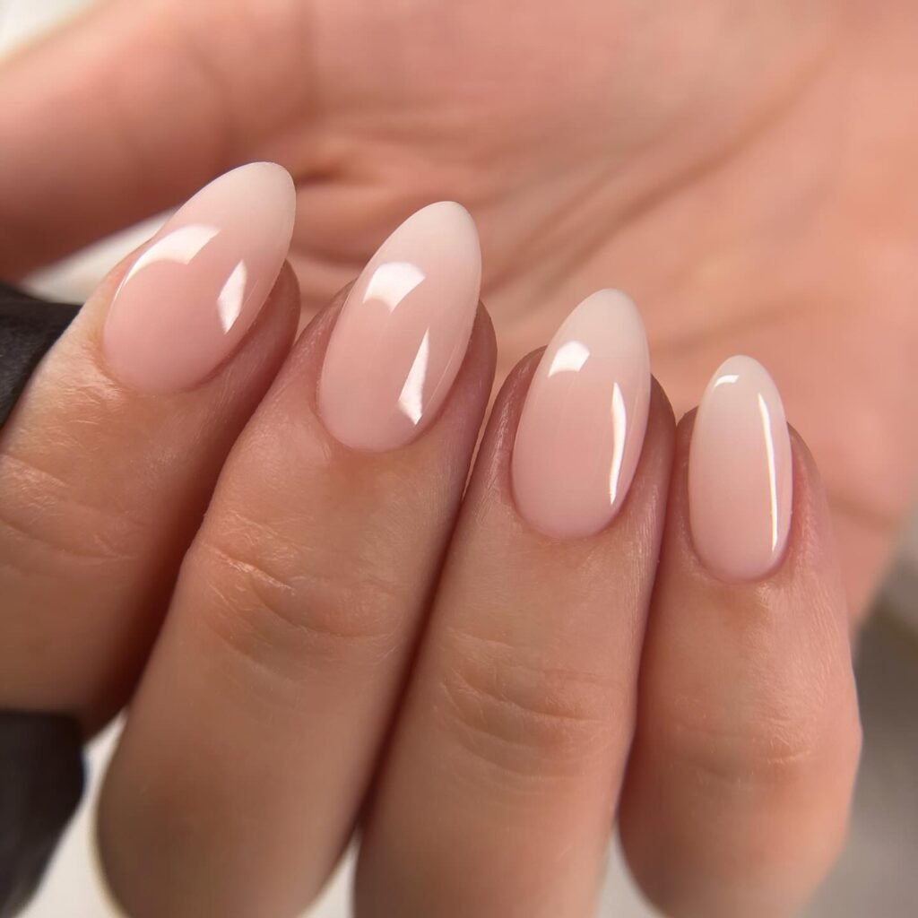 Cream base with precise wavy line patterns by nail.bath