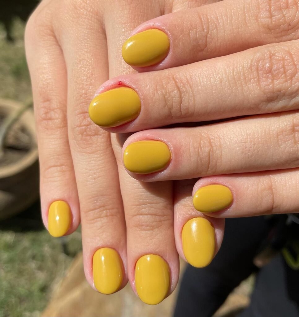 Deep mustard yellow nails with retro styling by gelpolish_bar
