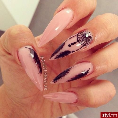 Dreamcatcher web nails with flowing threads by nailbeautyguide