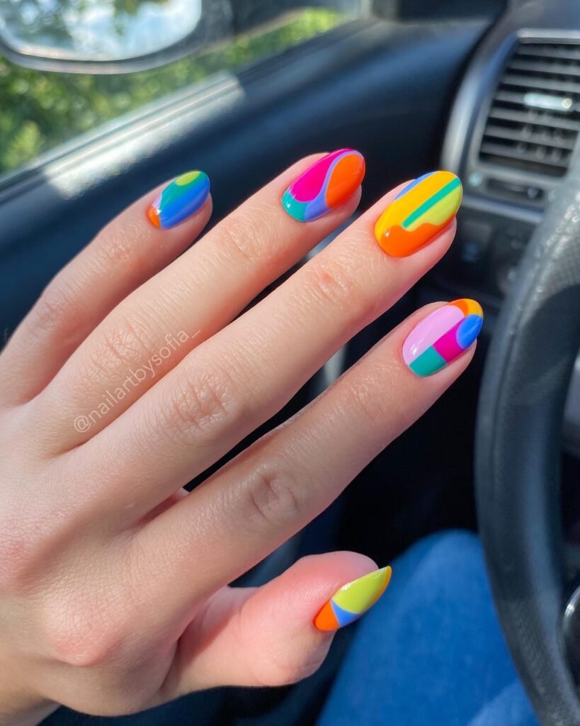 Strong color blocks with soft blended edges by nailartbysofia_
