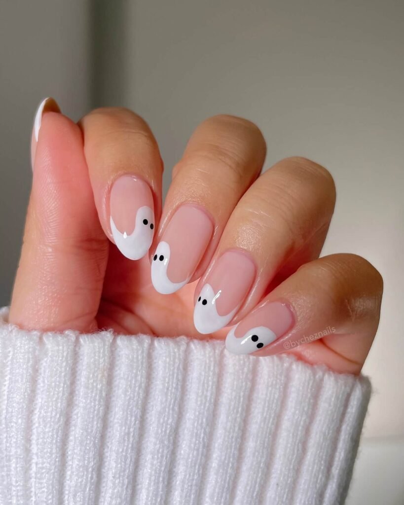 October nails with ghost nail art for Halloween by bycheznails