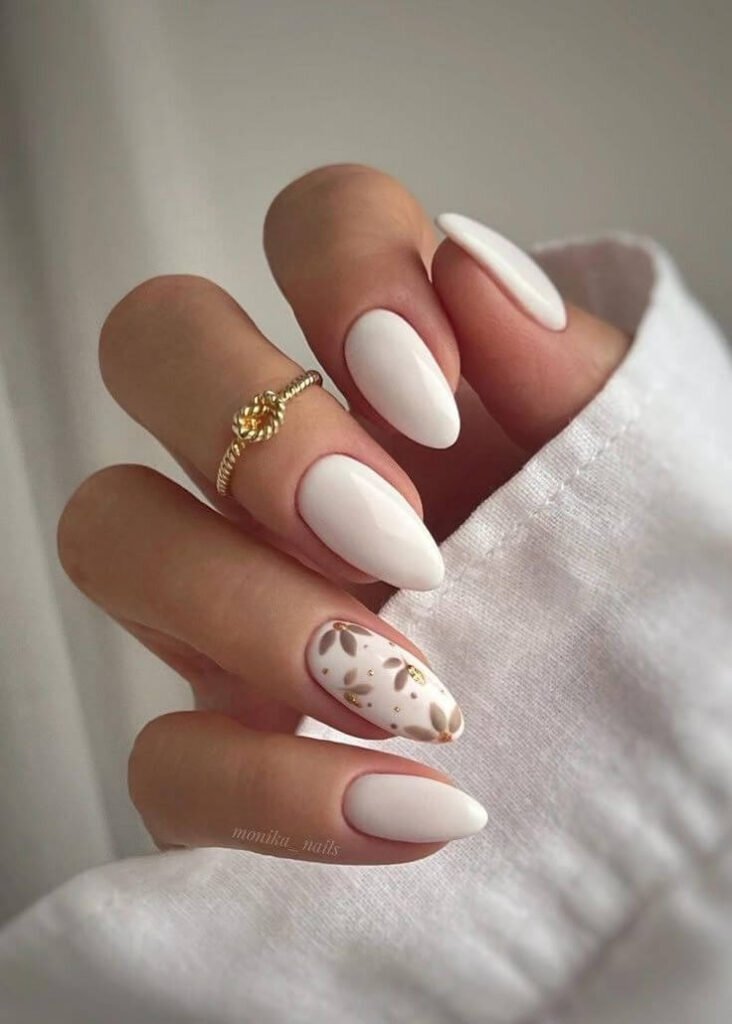 Warm off-white neutral gel manicure by nailbeautyguide