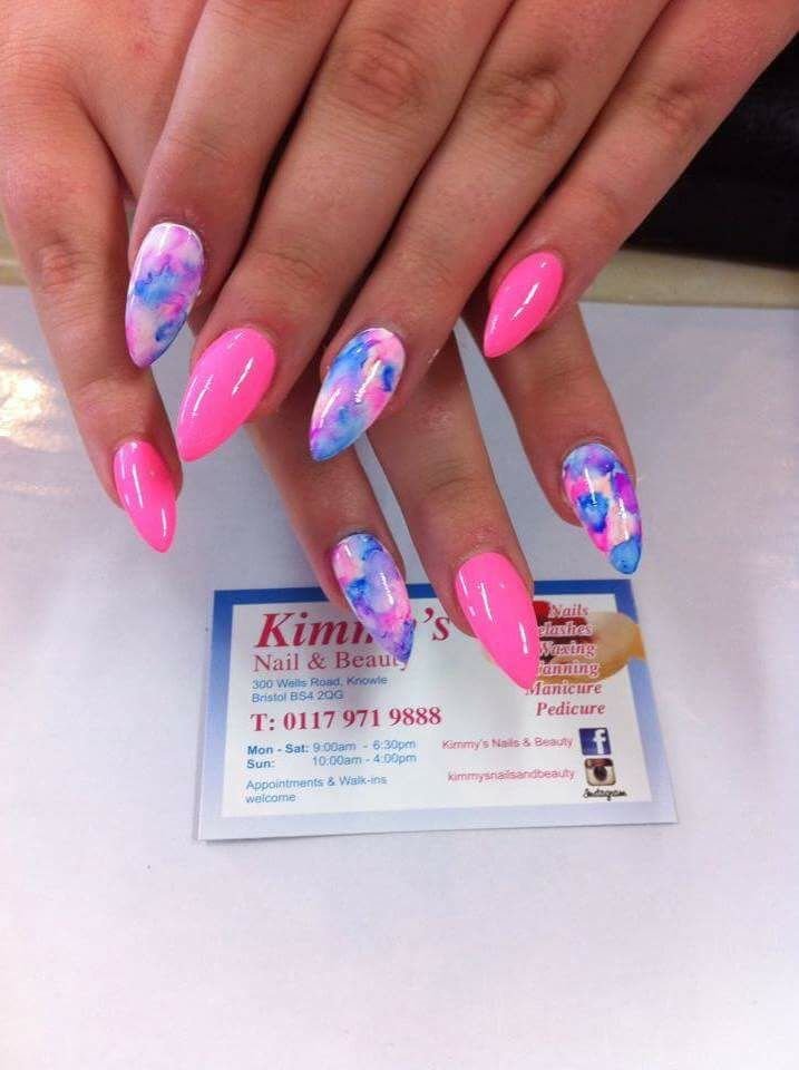 Watercolor nails styled with fresh flowers by nailbeautyguide
