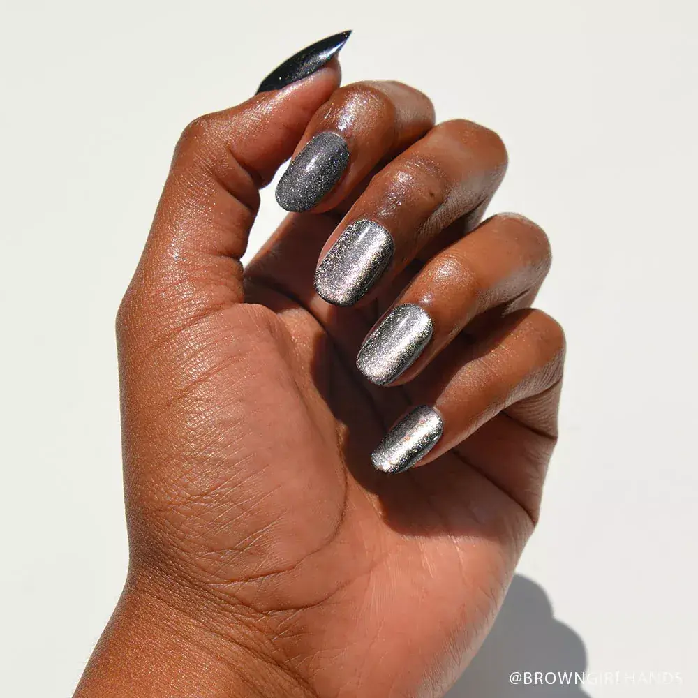 Short shimmery nails with an almond shape and glossy finish. by glamnetic