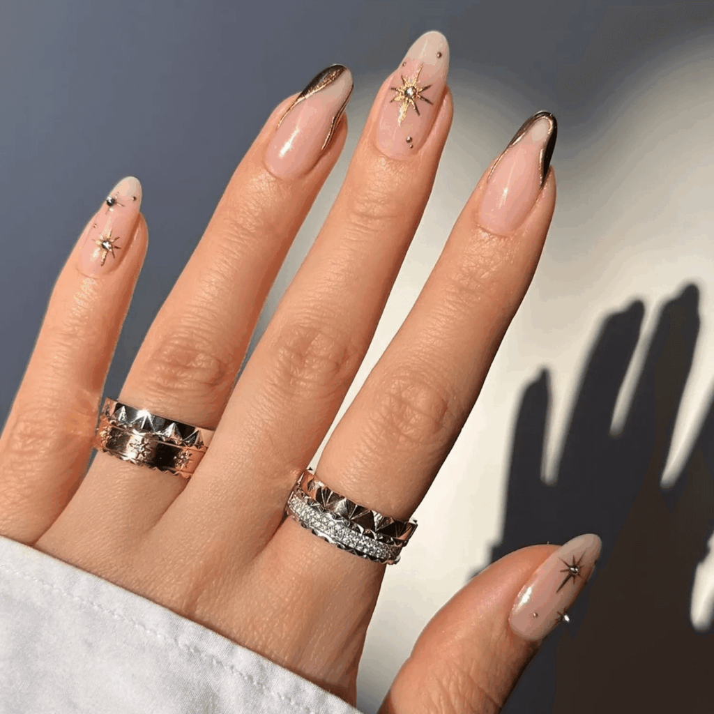 Nude nails with gold metallic wavy lines and starburst designs. by heluviee

