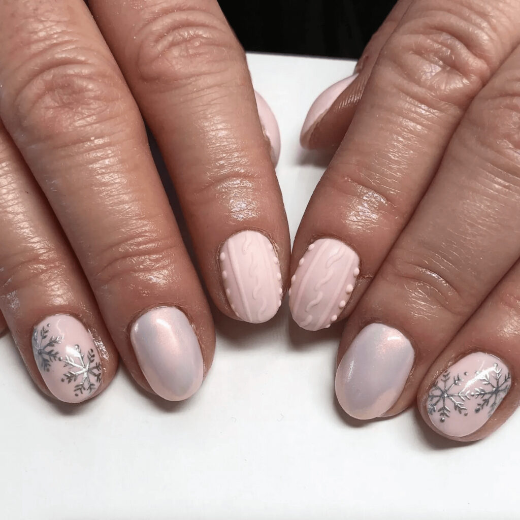 Pink short acrylics with sweater texture and snowflakes. by nailsby.hails