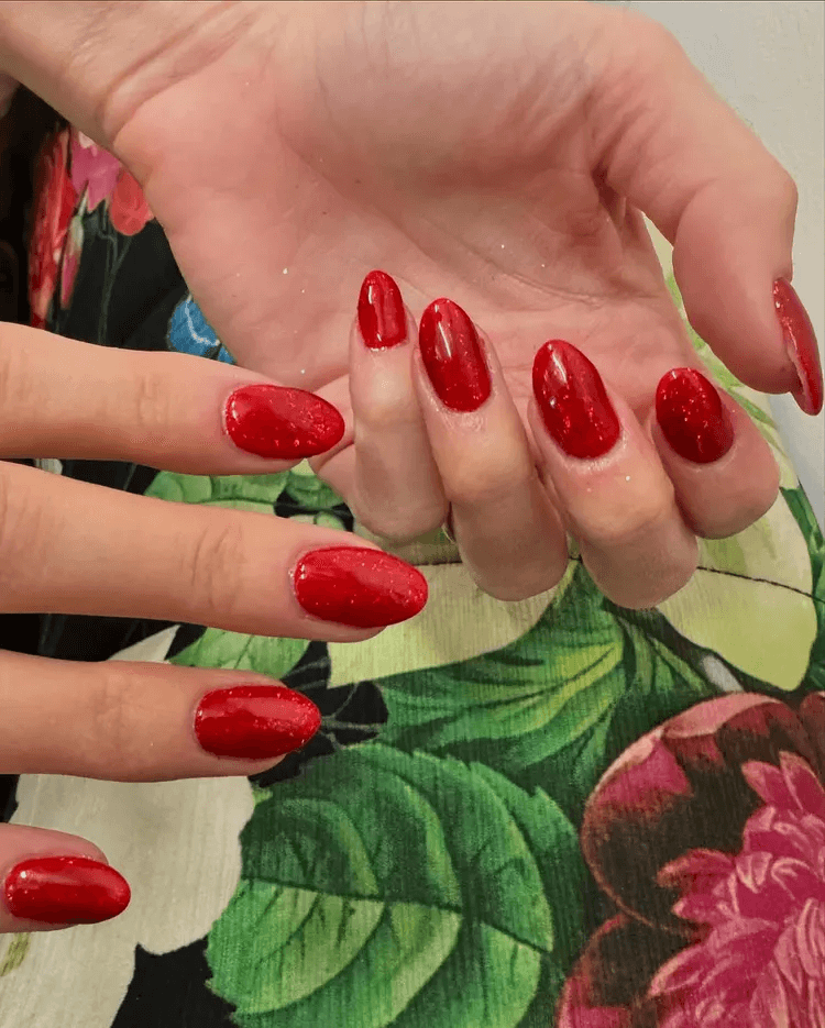 Short red jelly nails with a layer of fine chrome powder shimmer. by tipsxtara