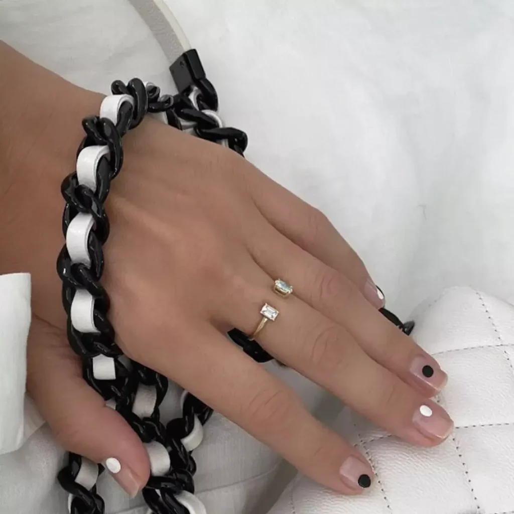 Image of clear nails with a single small black or white dot placed on the centre of each nail, alternating colors. by betina_goldstein