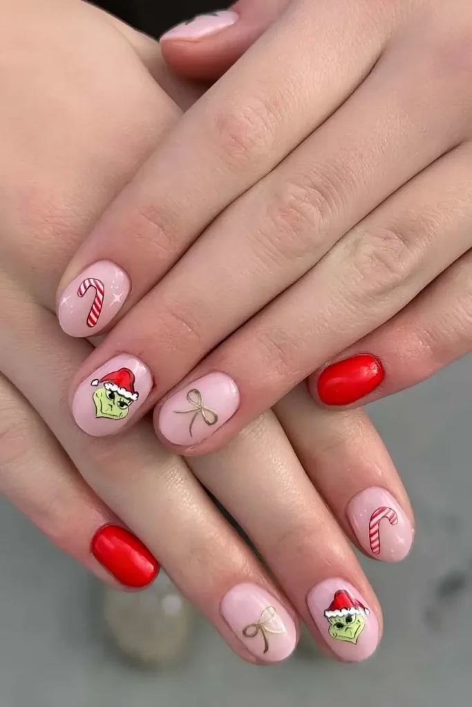 Short red and green Christmas themed nails. by nailsbysue__